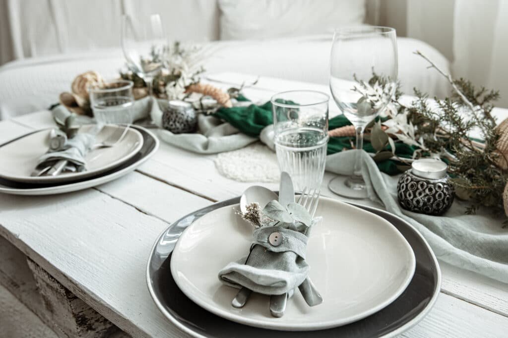 Les couleurs qui dominent les tables de Noël 2025-2026