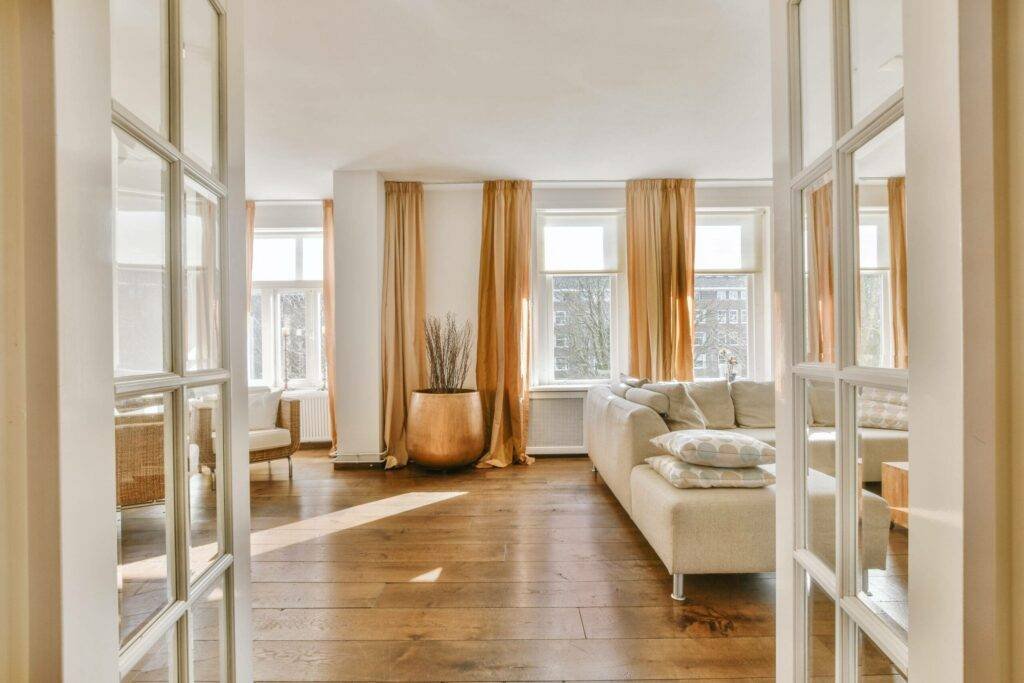 Le minimalisme chaleureux utilise l'espace négatif