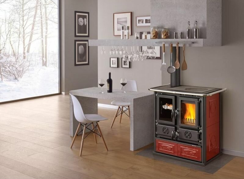 Le retour en grâce de la cuisinière à bois dans nos cuisines
