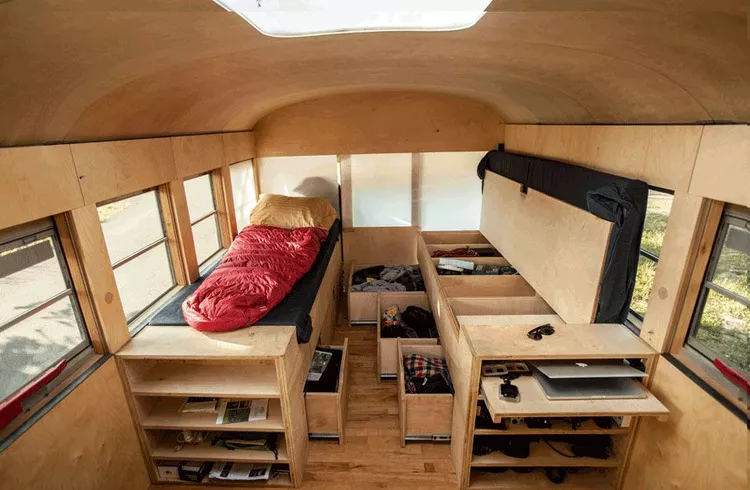 Le bus minimaliste de l'architecte Le bus minimaliste de l'architecte