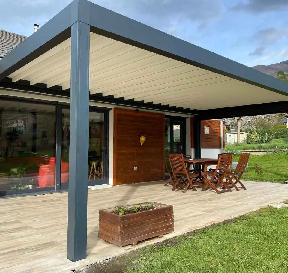 Pergola bioclimatique confort et innovation