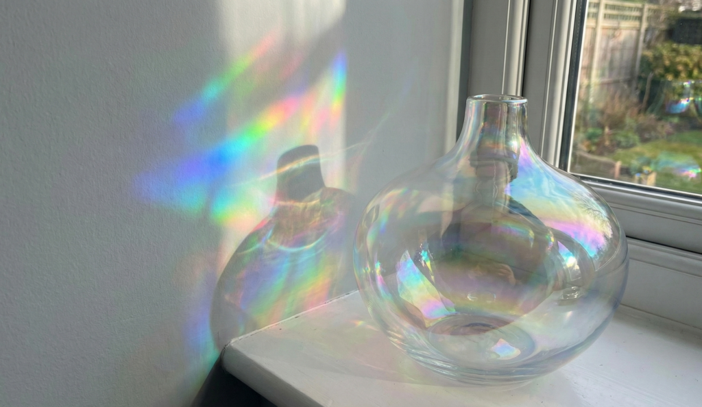 finitions iridescentes et holographiques qui captent la lumière